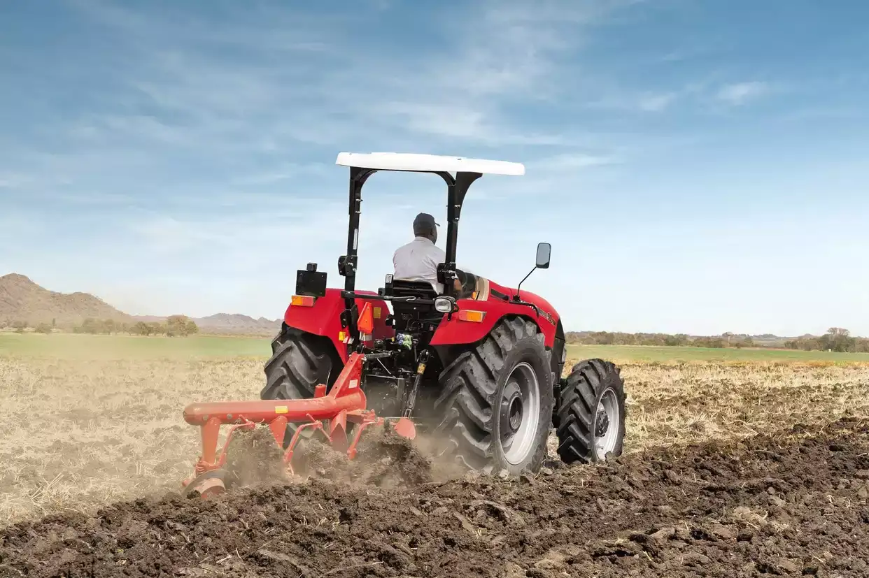 Heavy-duty straight rear axle for demanding hitch applications