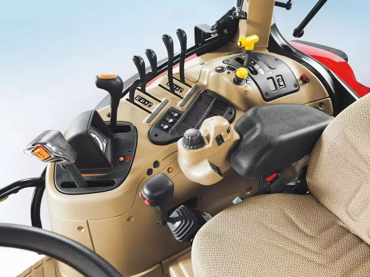 Maxxum pure functionality in classic Case IH style